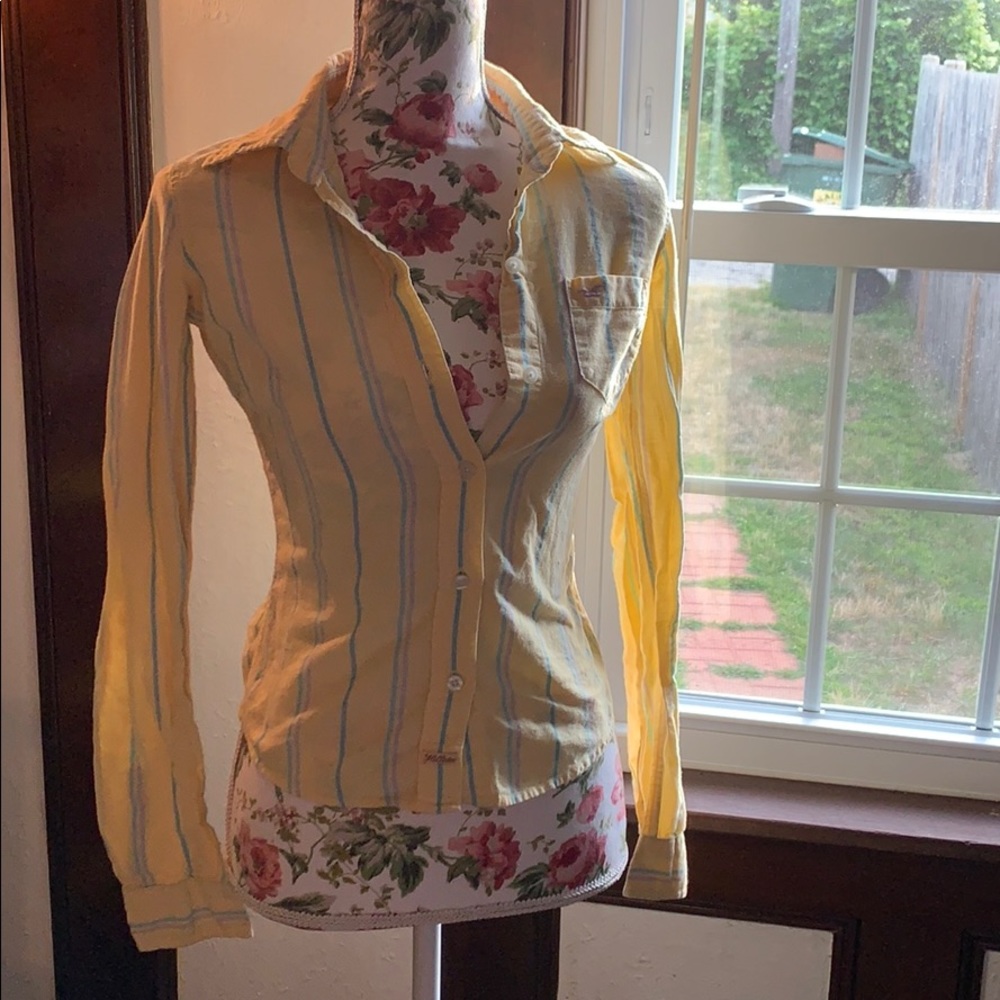 Hollister button down size S